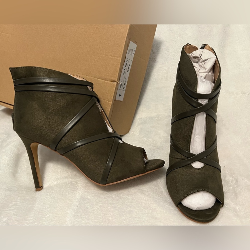 Vintage Samara Elegant Faux Suede Peep-Toe Heels with Straps